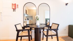 Dining - Mouzinho 215 - Apartment 303 by LovelyStay (Porto)