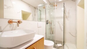 Hair dryer, towels - Mouzinho 215 - Apartment 303 by LovelyStay (Porto)
