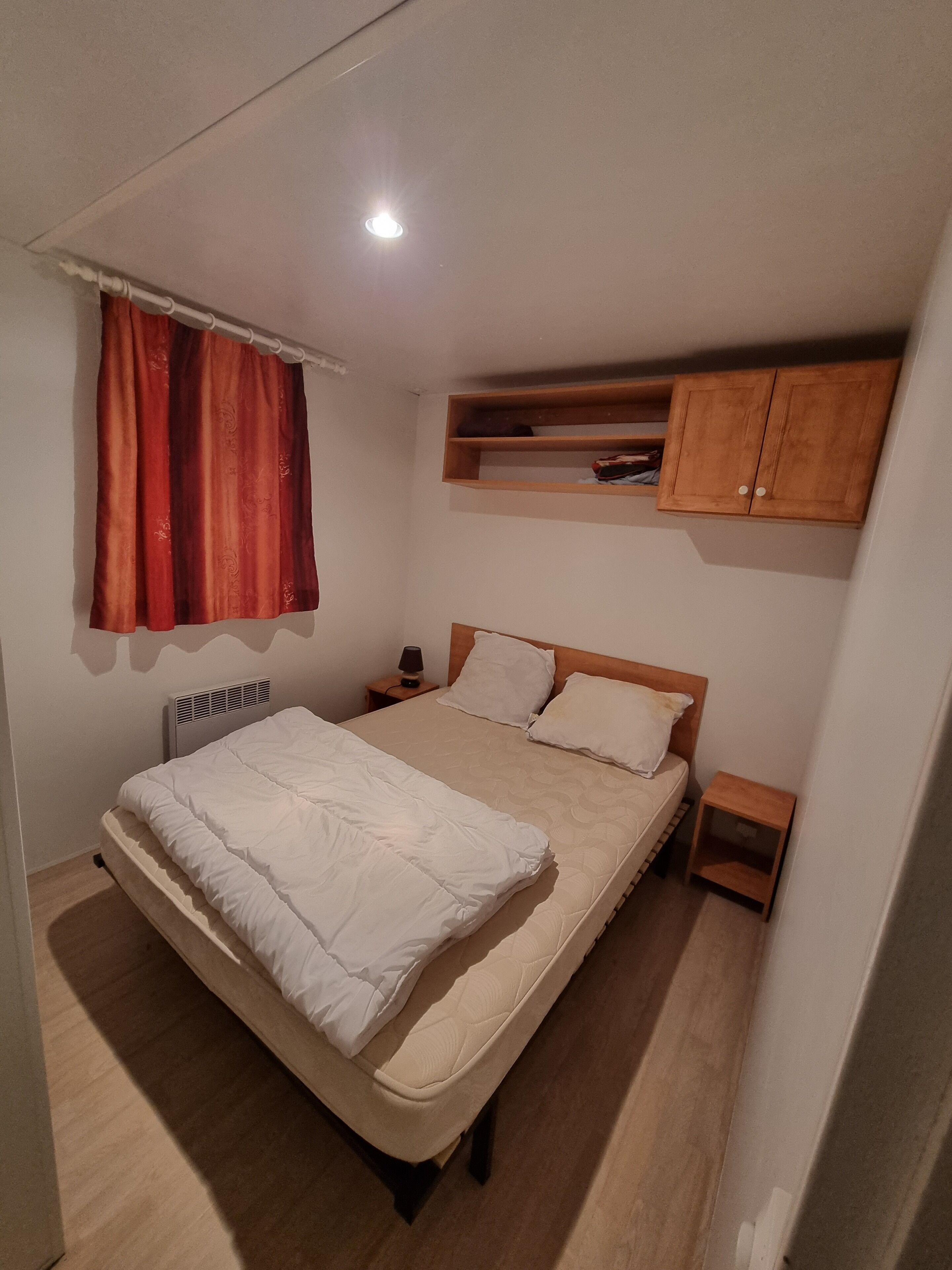 2 slaapkamers, een bureau, reisbedje, gratis wifi