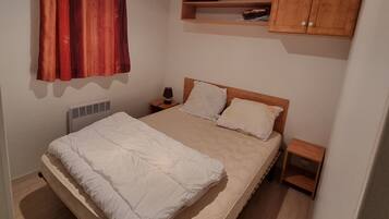 2 slaapkamers, een bureau, reisbedje, gratis wifi