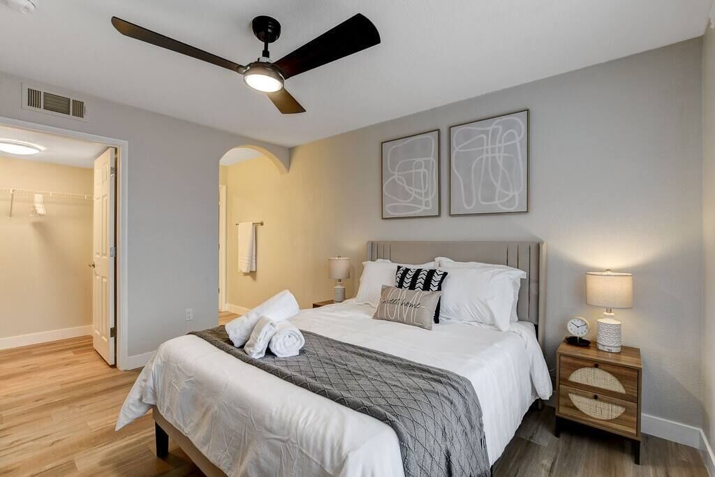 2 室のベッドルーム、アイロン / アイロン台、WiFi、ベッドシーツ