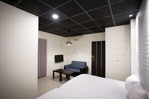 Habitación cuádruple básica | Insonorización y wifi gratis 