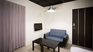 Basic Quadruple Room | Soundproofing, free WiFi