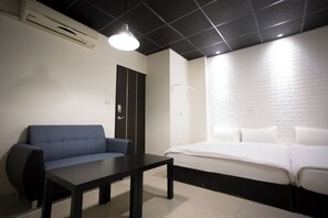 Basic Quadruple Room | Exterior - Miss Homestay (Taichung)