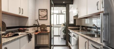 Réfrigérateur, four, plaque de cuisson, lave-vaisselle