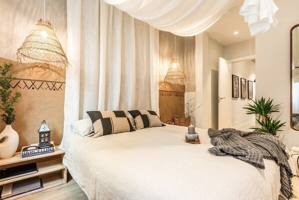 3 bedrooms, iron/ironing board, WiFi, bed sheets