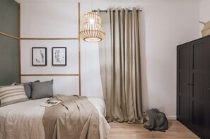 2 bedrooms, iron/ironing board, WiFi, bed sheets