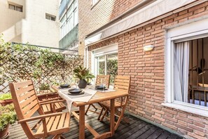 屋外ダイニングエリア