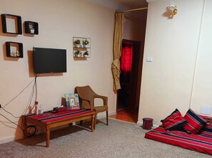 3 habitaciones, escritorio, tabla de planchar con plancha y wifi gratis