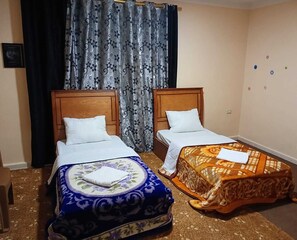 3 bedrooms, desk, iron/ironing board, free WiFi