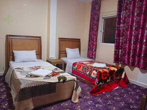 3 dormitoris, escriptori, planxa i posts de planxar i wifi gratuïta 