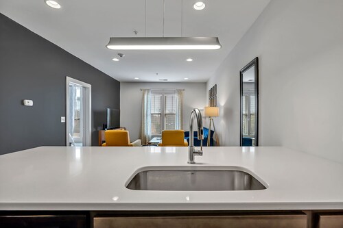 Nashville Cowgirl by Barclé Group