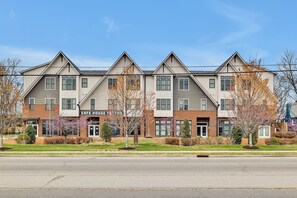 Exterior - Nashville Cowgirl by Barclé Group (Nashville)