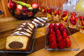 Free daily buffet breakfast