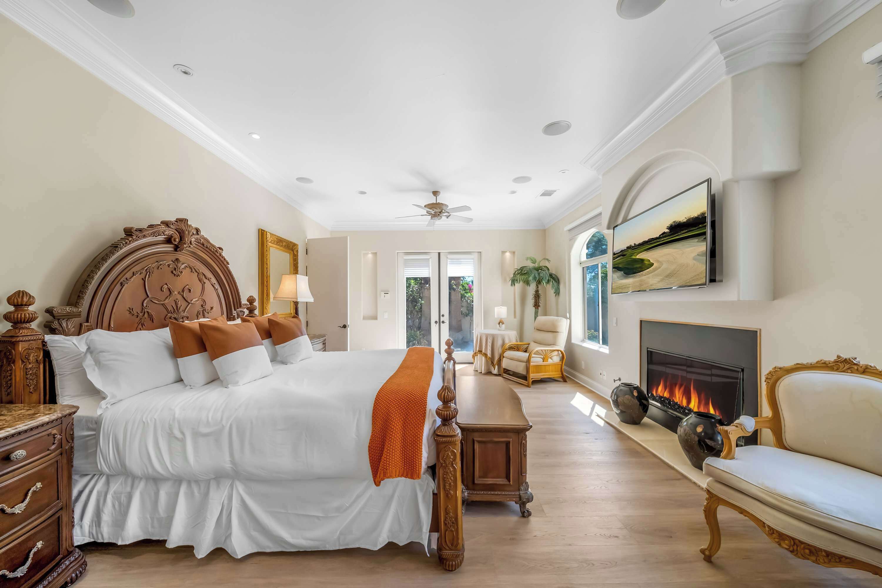 5 chambres, bureau, fer et planche à repasser, lit parapluie