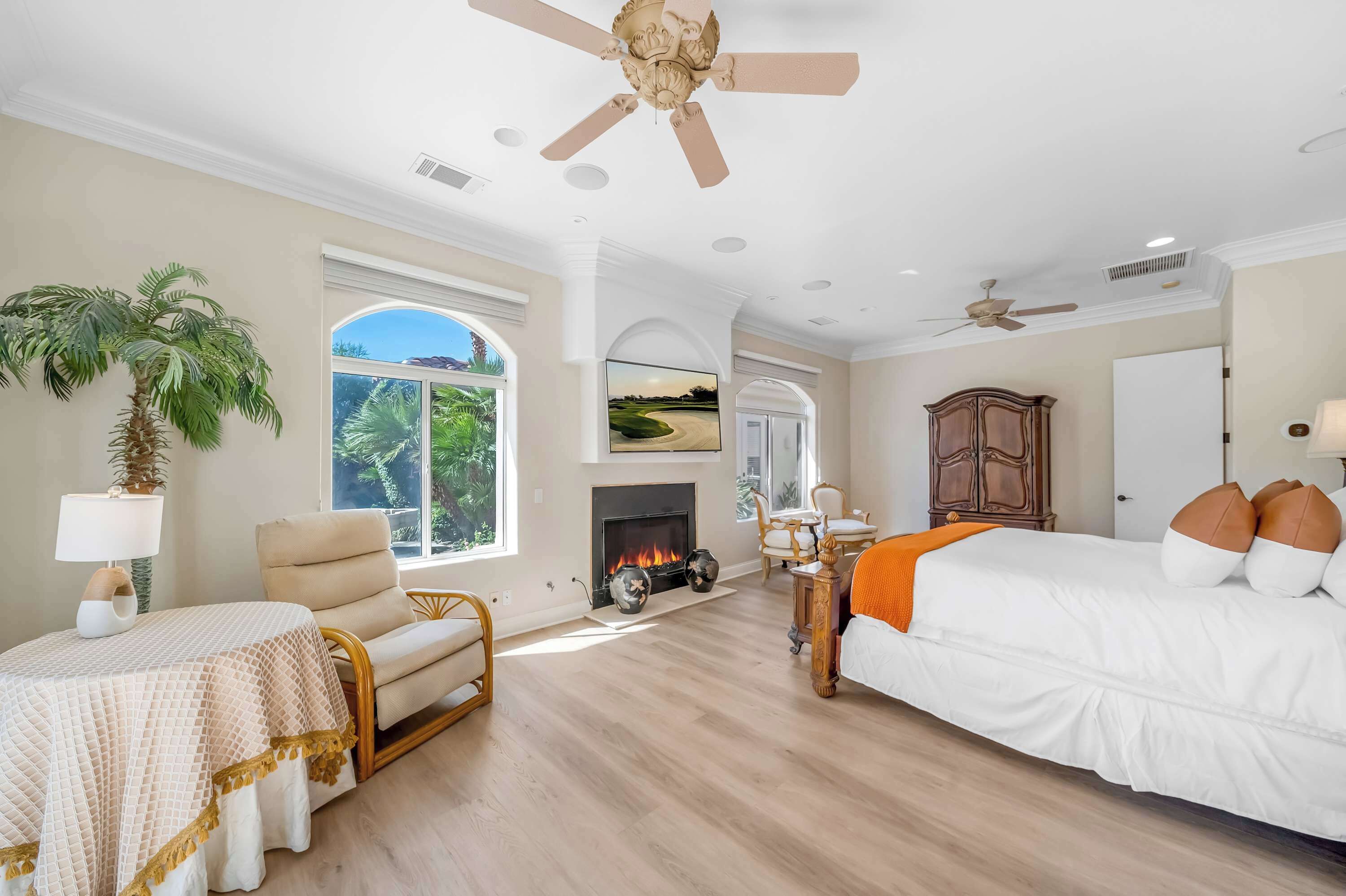 5 Schlafzimmer, Schreibtisch, Bügeleisen/Bügelbrett, Reisekinderbett