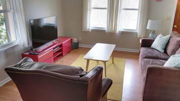 Een smart-tv, een dvd-speler en een filmbibliotheek