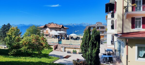 Terrace/patio - HOTEL REGINA DEL BOSCO (Ronzone)