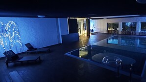 2 indoor pools, open 10:00 AM to 12:30 PM, pool umbrellas, sun loungers - HOTEL REGINA DEL BOSCO (Ronzone)
