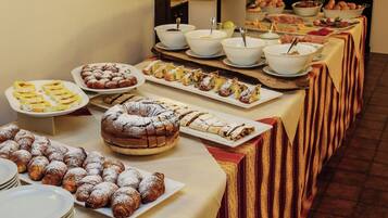 Free daily buffet breakfast