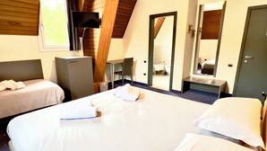 A hotel room with two single beds, a desk, a mirror, a wardrobe, and a TV. - HOTEL REGINA DEL BOSCO (Ronzone)