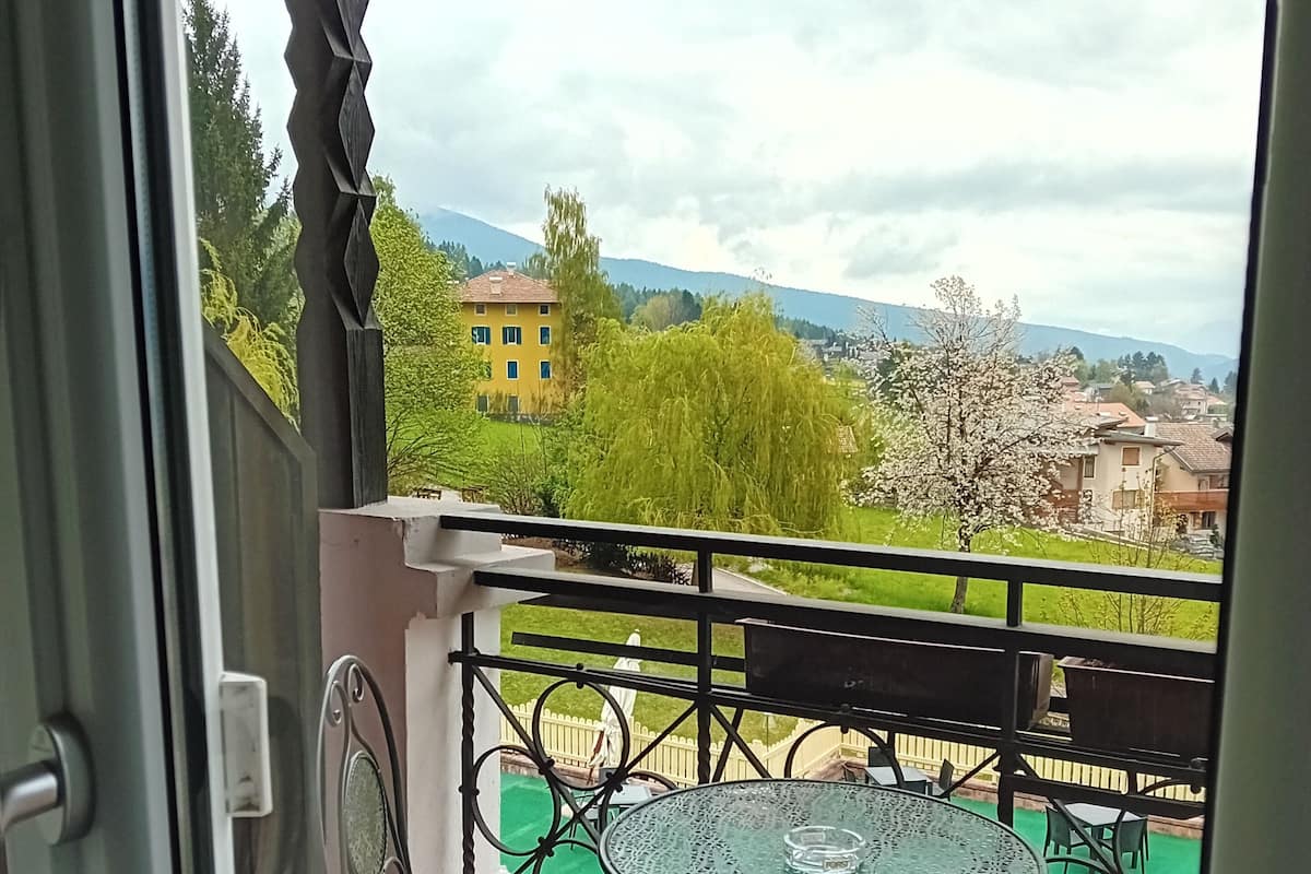 Deluxe Room, 1 Bedroom | 1 bedroom, free WiFi, bed sheets