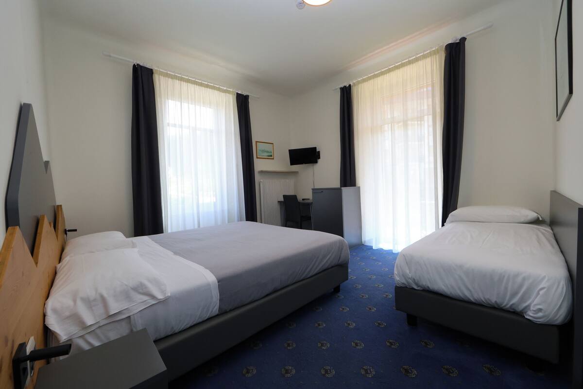 Deluxe Triple Room | 1 bedroom, free WiFi, bed sheets