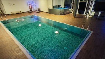 室內 SPA 浴池