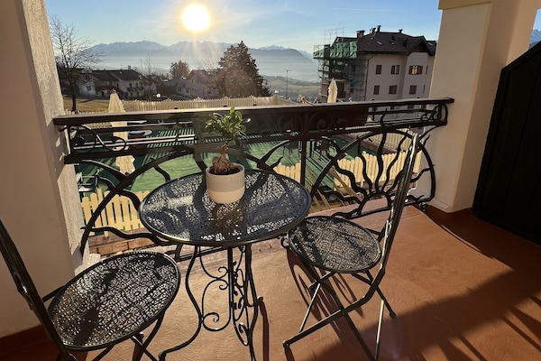 Deluxe Room, 1 Bedroom | Bathroom | Rainfall showerhead, hair dryer, bidet, towels