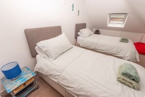 2 bedrooms, iron/ironing board, Internet, bed sheets