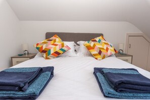 2 bedrooms, iron/ironing board, Internet, bed sheets