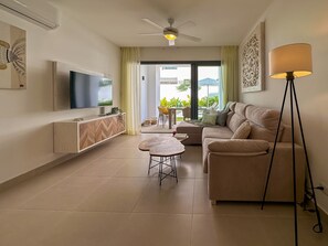 Een televisie en een kantoor