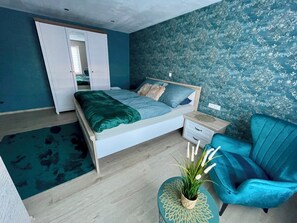 2 slaapkamers, een strijkplank/strijkijzer, gratis wifi, beddengoed