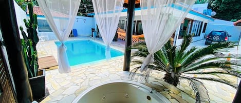 Piscine extérieure