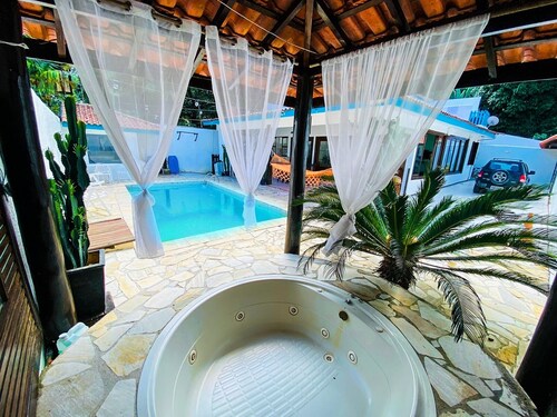 Complete house in Maresias, 450m from the sand