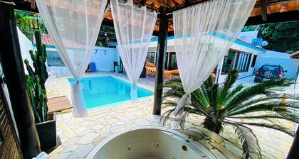 Complete house in Maresias, 450m from the sand