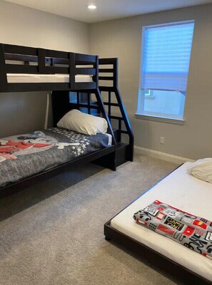 3 bedrooms, travel cot, WiFi, bed sheets