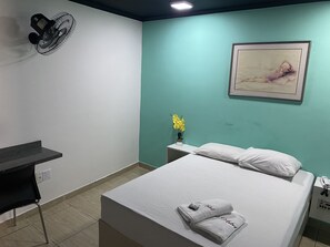 Basic Double Room | Free WiFi, bed sheets - Light Motel (Guarulhos)