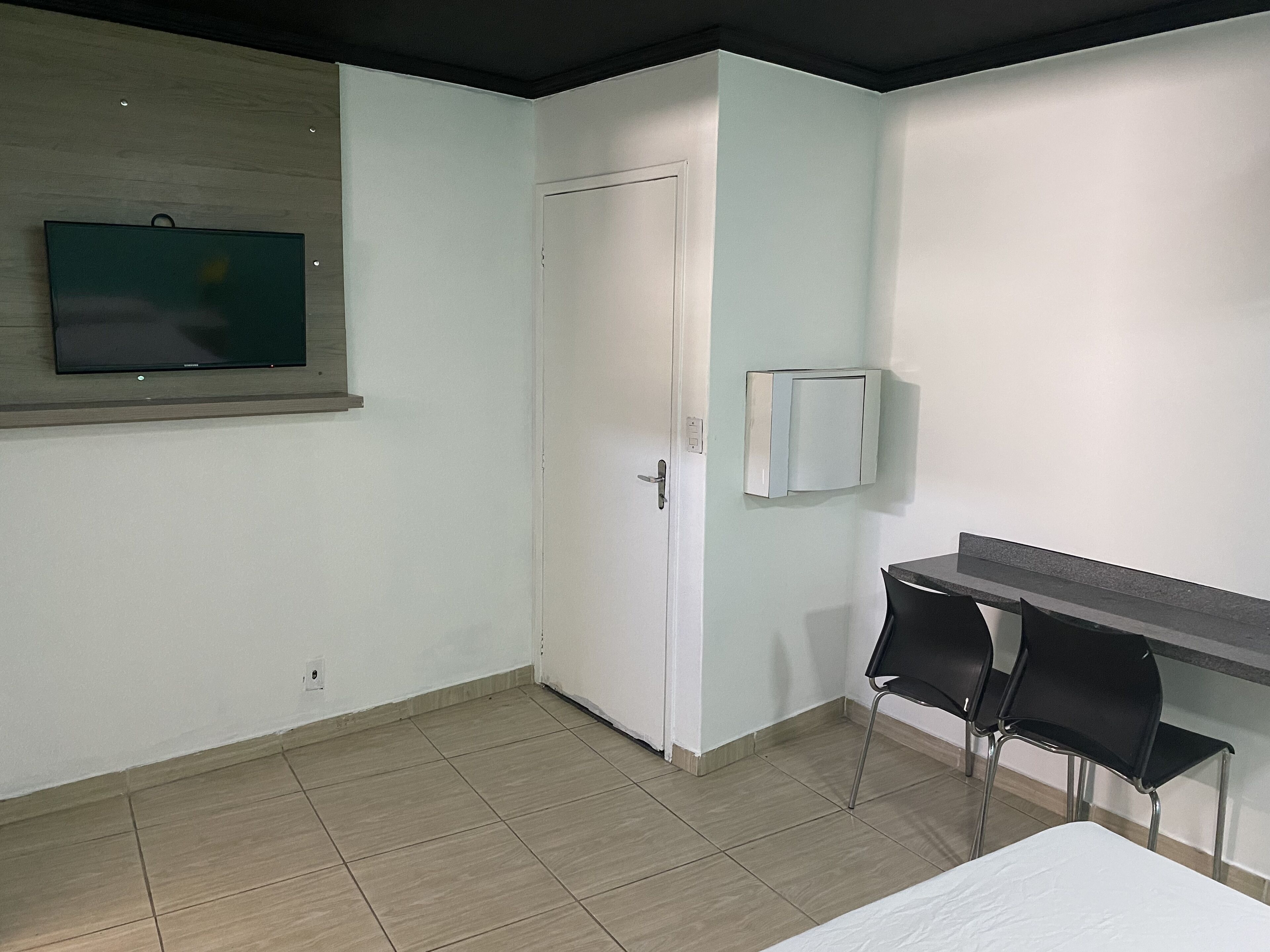 Basic-Doppelzimmer | Wohnbereich | LED-Fernseher