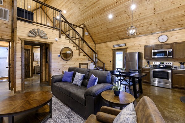 Smart TV, fireplace, streaming services