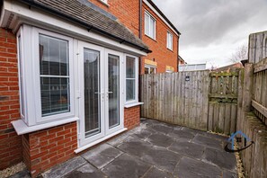 Terrace/patio - King beds, parking, workspace, wi-fi, corporates, pets (Thrapston)