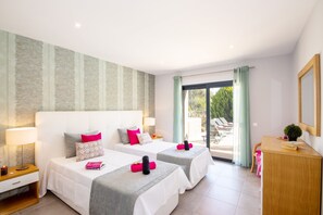 4 bedrooms, iron/ironing board, free WiFi, bed sheets