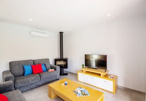 Smart TV, table football