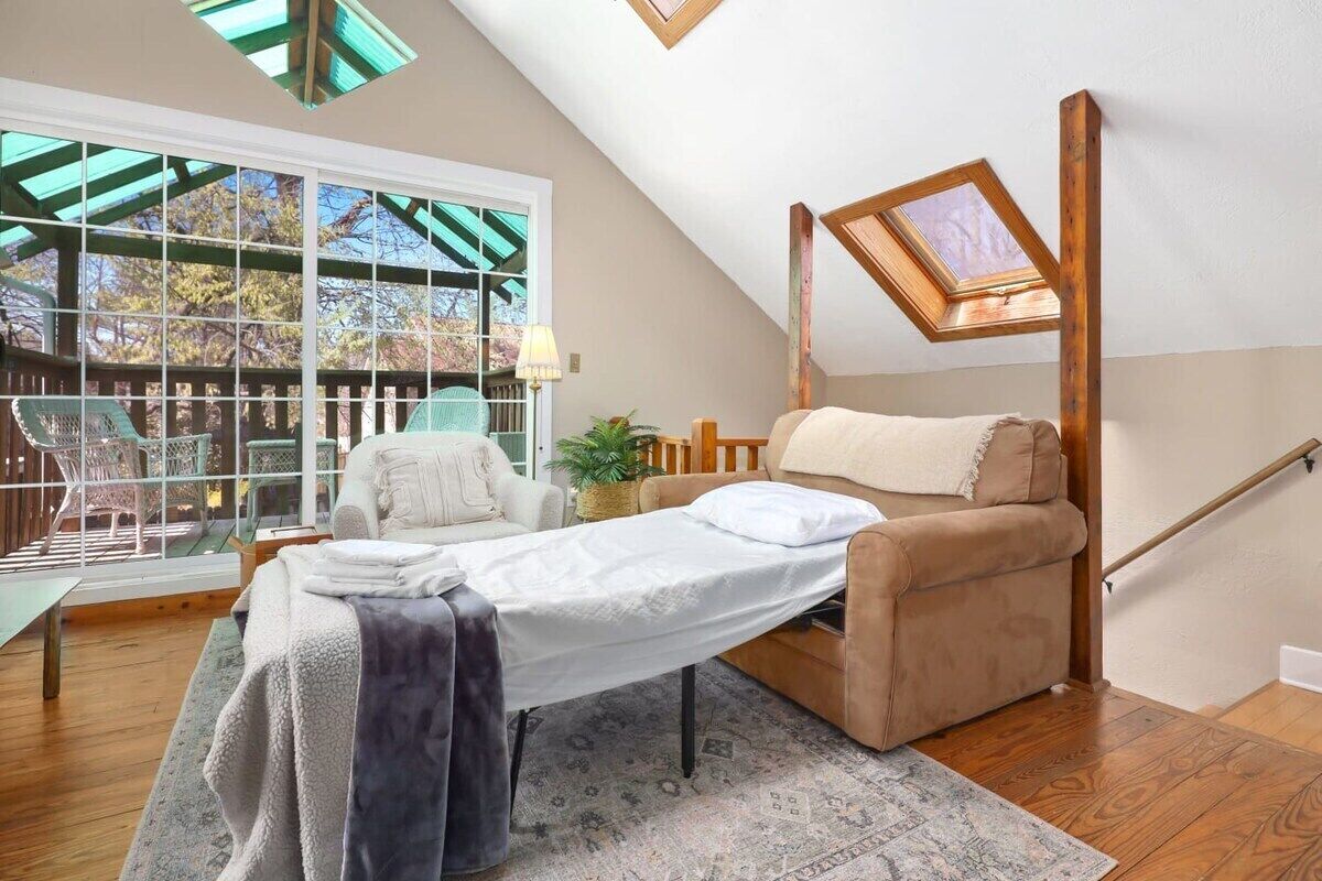 TV, fireplace, books, offices