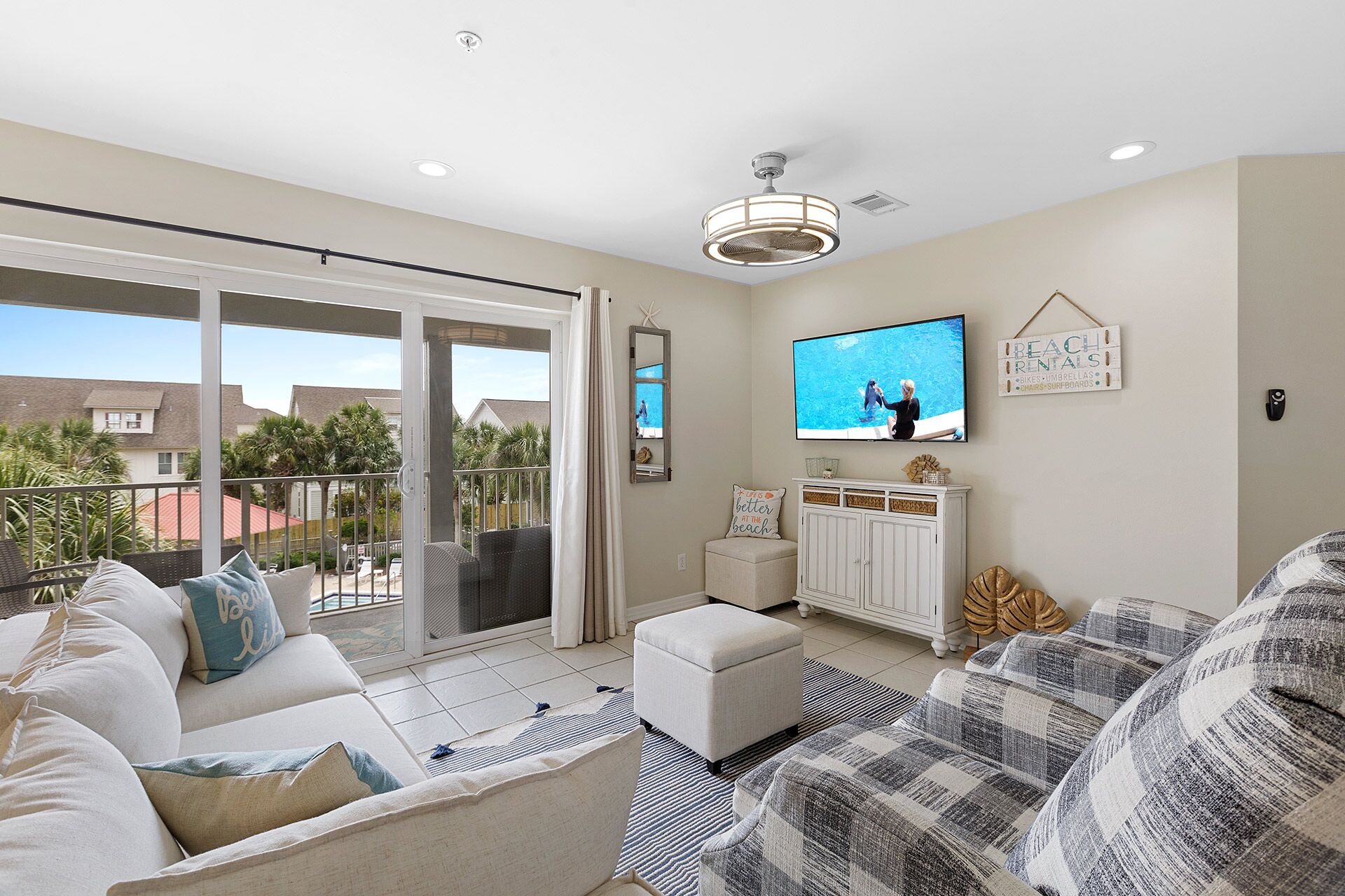 Rollin Tide Villas B8 - Pet Friendly, Heated Community Pool, Near the Beach!