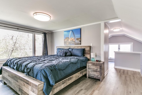 3 quartos, escrivaninha, ferros/tábuas de passar roupa