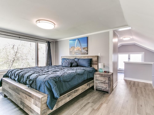 Spacious Valley Junction Retreat