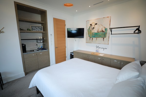 1 bedroom, in-room safe, desk, iron/ironing board