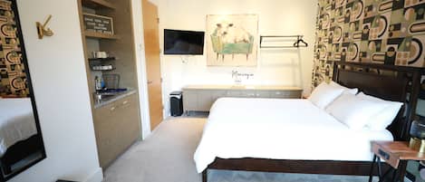 1 bedroom, in-room safe, desk, iron/ironing board