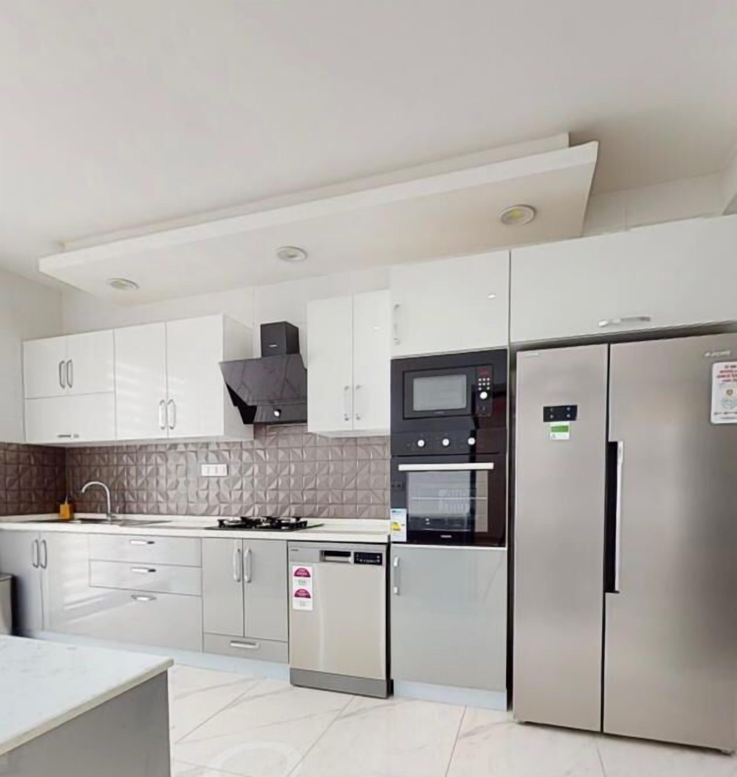 Apartament | Cuina privada | Frigorífic gran, microones, forn i placa de cuina 